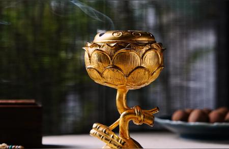 莲花香炉：金髹工艺的绝美之作