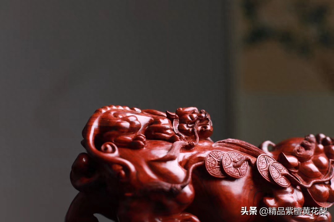 细腻的雕刻，品位的首选！小叶紫檀貔貅摆件
